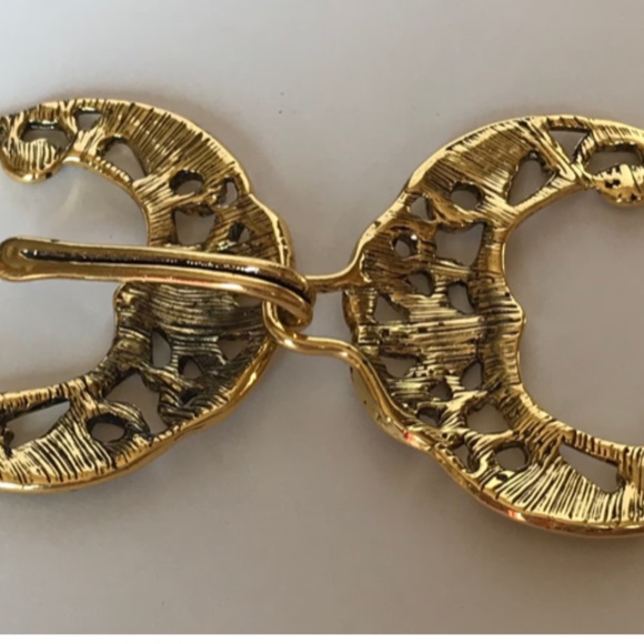 Gold moon cloak clasp - Picture 4 of 6